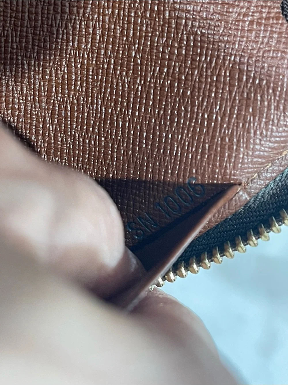 Louis Vuitton zippy organizer
